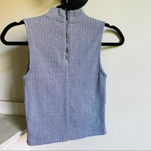 Matelasse Knit Sleeveless Turtleneck Slim Fit Top - Picture 7 of 8
